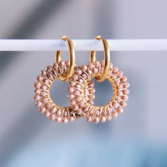 Oorbellen met taupe facet hanger Bazou