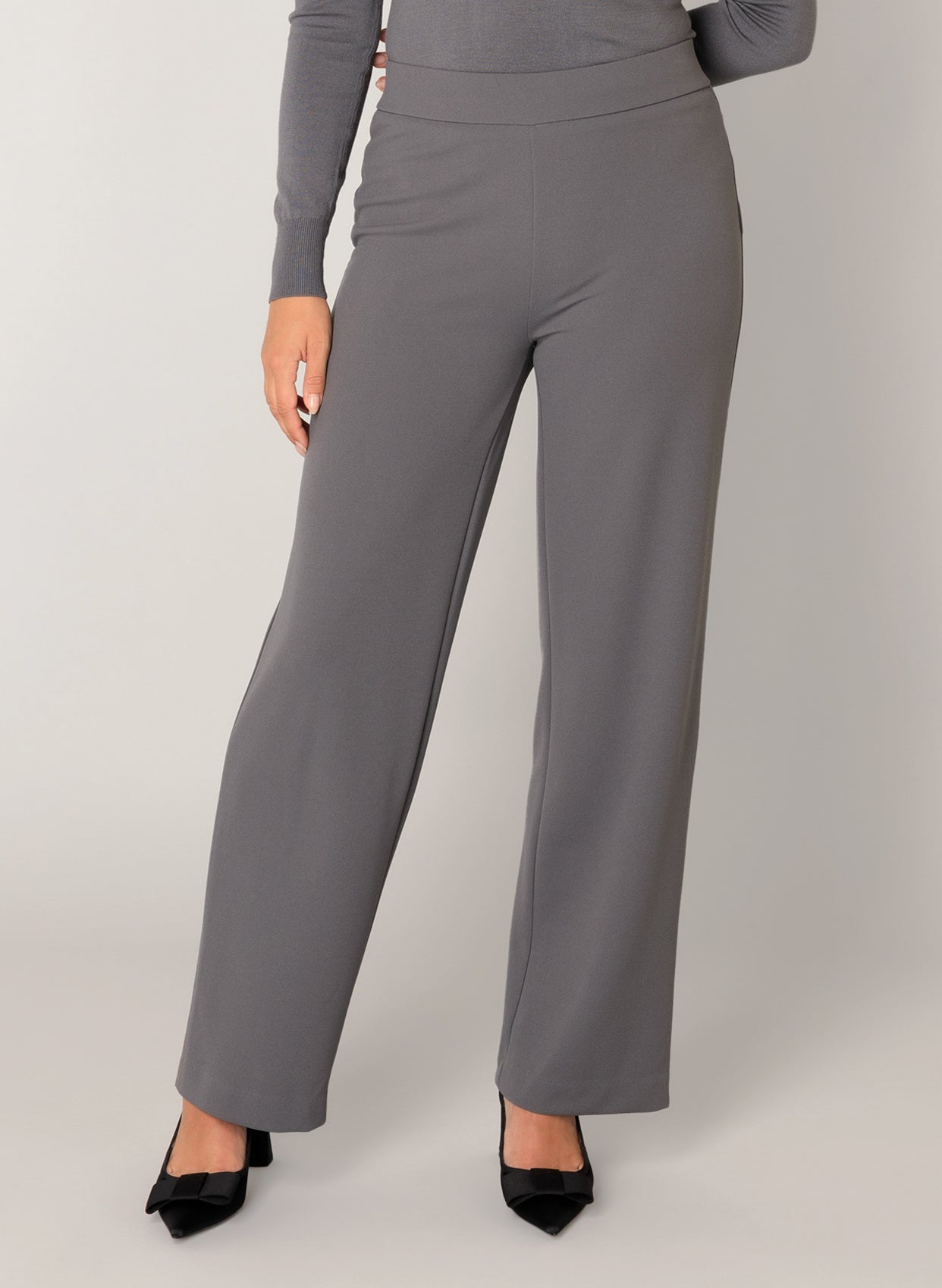 Base level Yarah dark grey