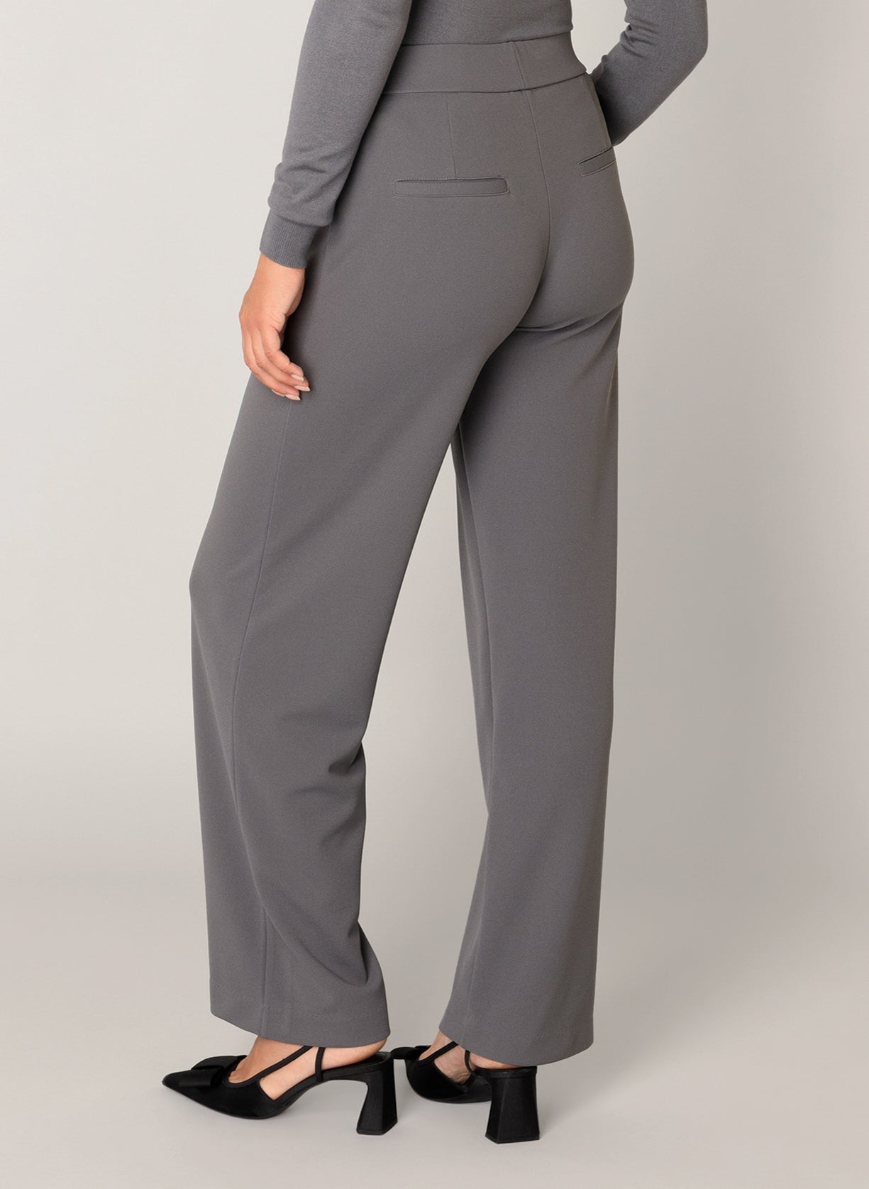 Base level Yarah dark grey