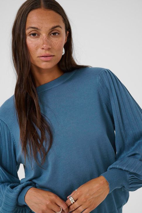 kaffe lone plissee pofmouw , lange boorden.
Kleur:jeans blauw (bering sea)
80% Viscose,20% Nylon