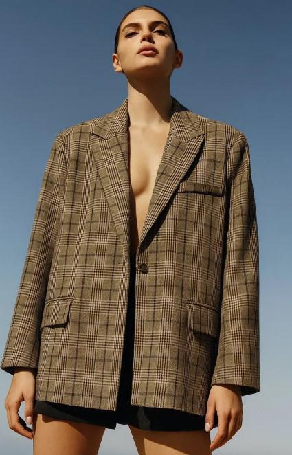 Bruin oversized geruite blazer van Mochy
Gevoerd check checkered
One size te dragen tm maat 44