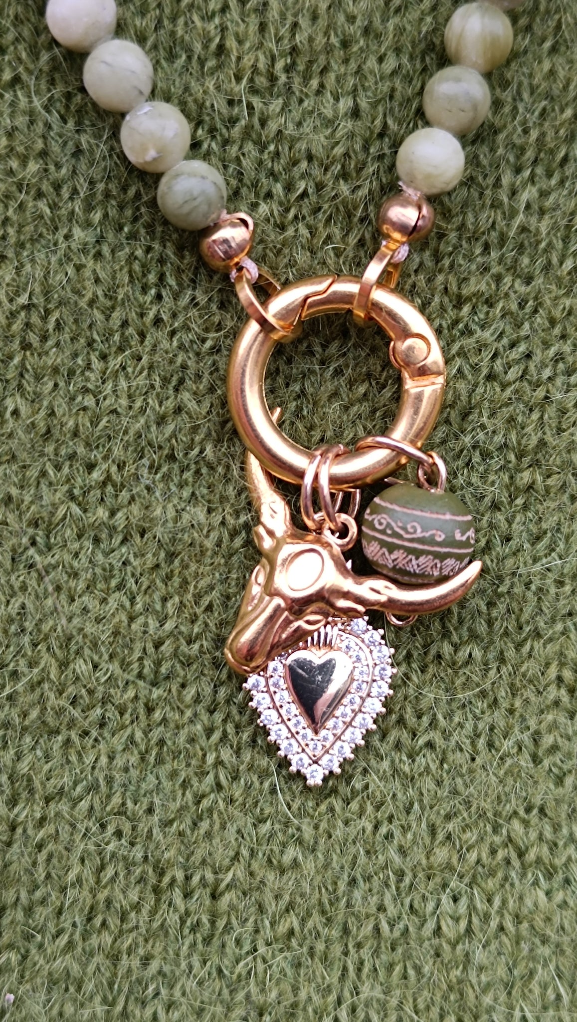 natuursteen ketting olijf met bedels